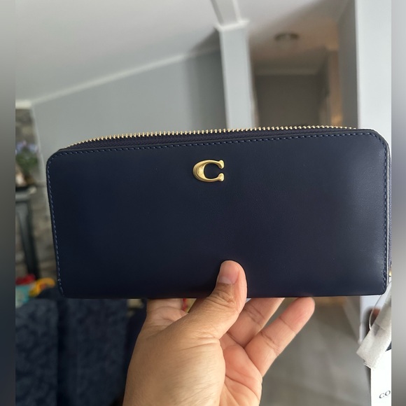 Coach Essential Wallet - Picture 1 of 12